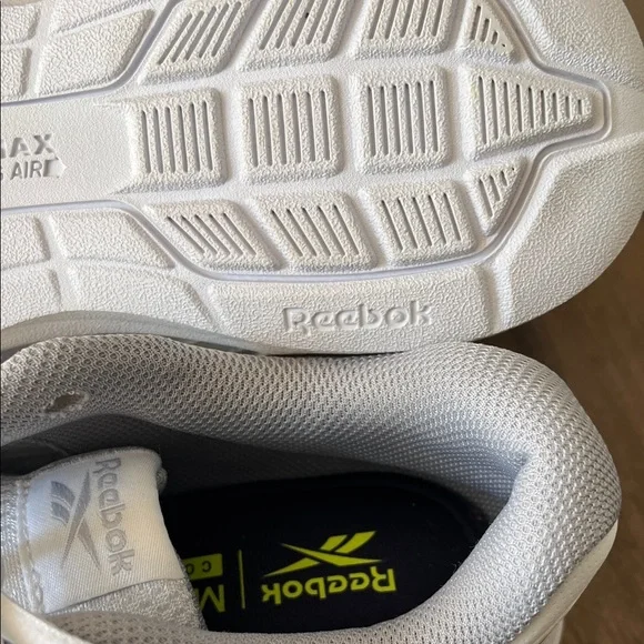 NWOB!! Reebok White and Light Gray Women's Sneakers. Memorytech Ortholite Insole - Picture 5 of 7